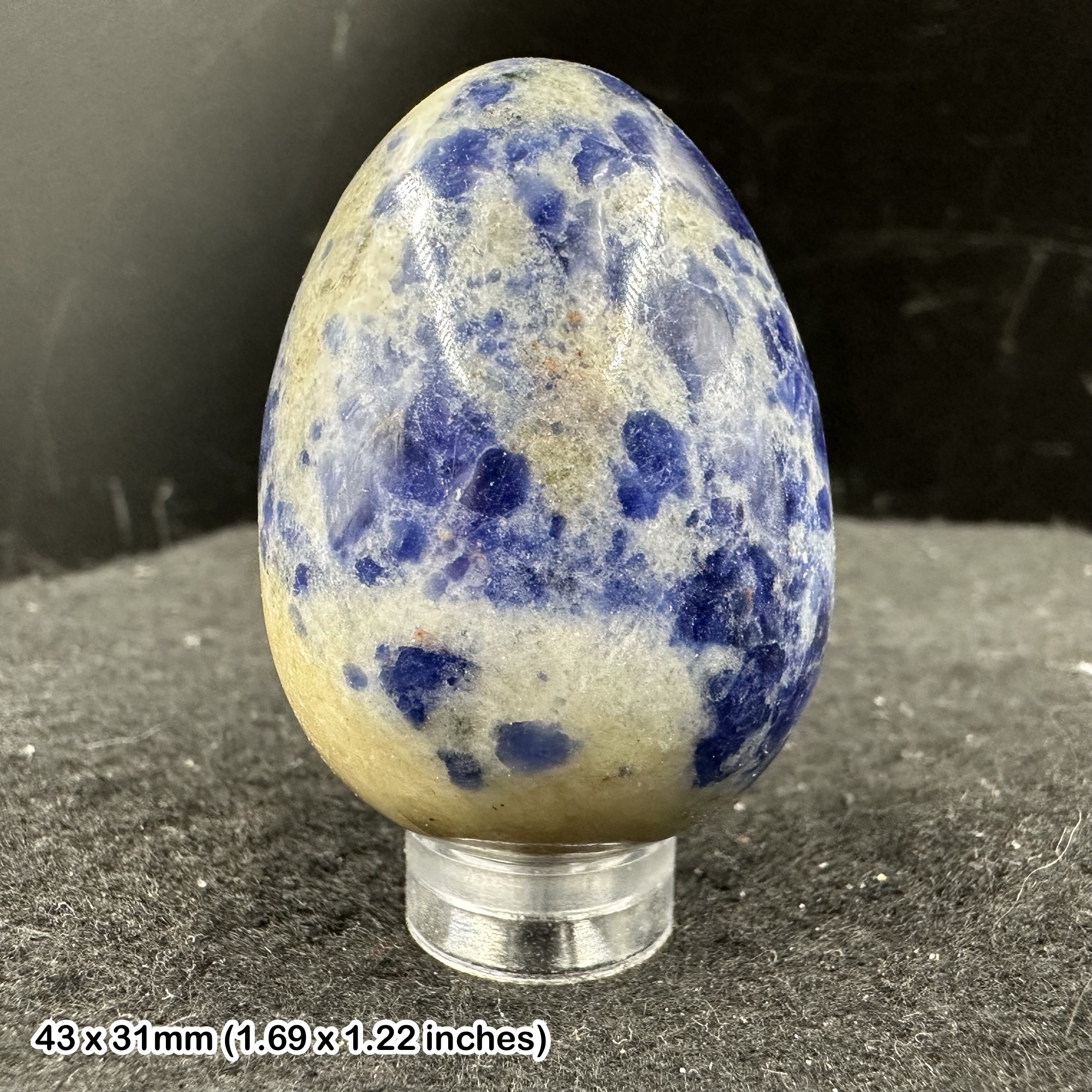 Sodalite egg for communication and intuition